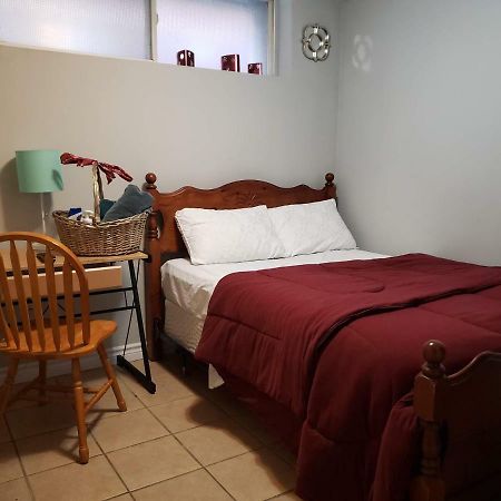Private Room In Downtown Халифакс Екстериор снимка