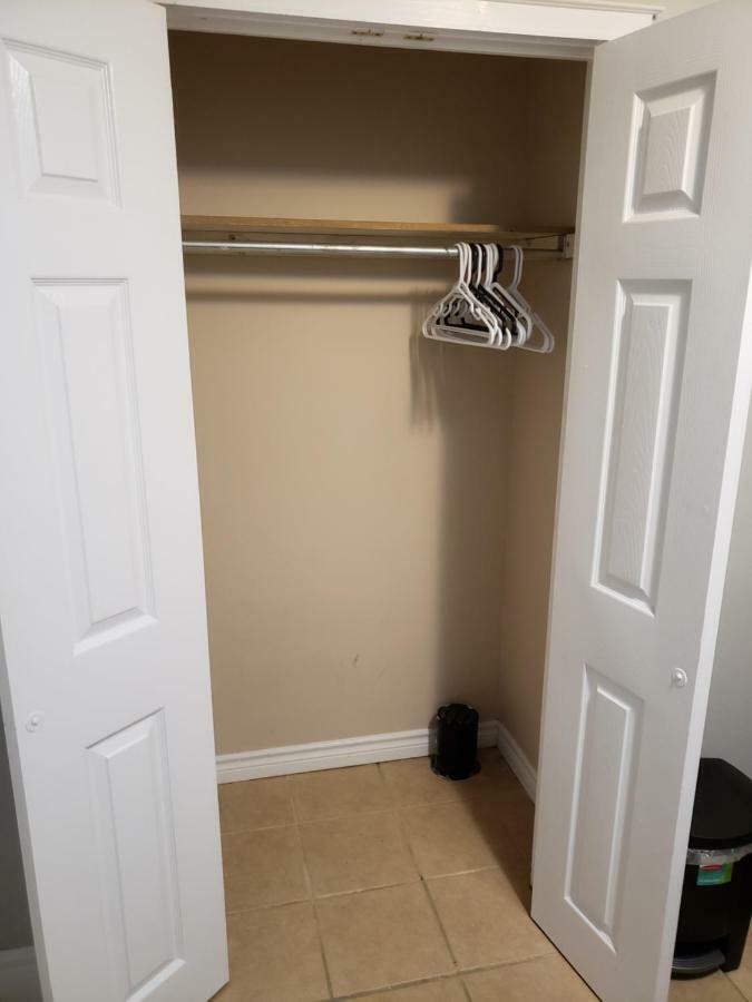 Private Room In Downtown Халифакс Екстериор снимка